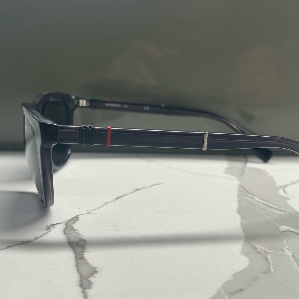 Burberry sunglasses - Picture 2 of 8